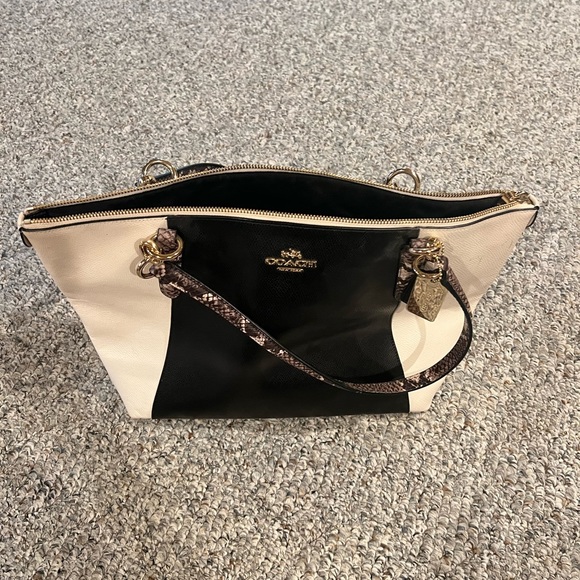 Coach Bag - Picture 2 of 2